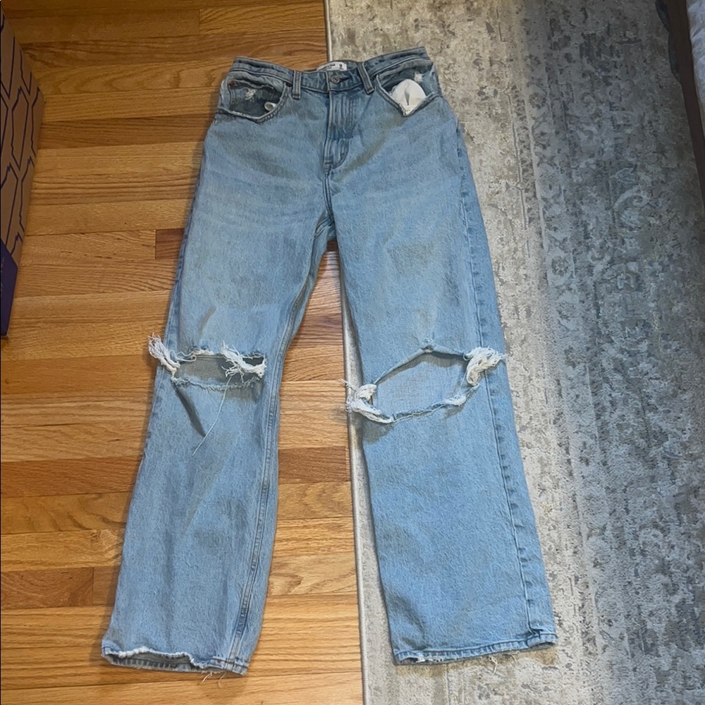 Abercrombie Curve Love 90’s Relaxed Jean- High Rise